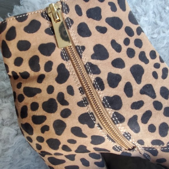 Chunky Heel Bootie in Cheetah Print - Picture 5 of 7